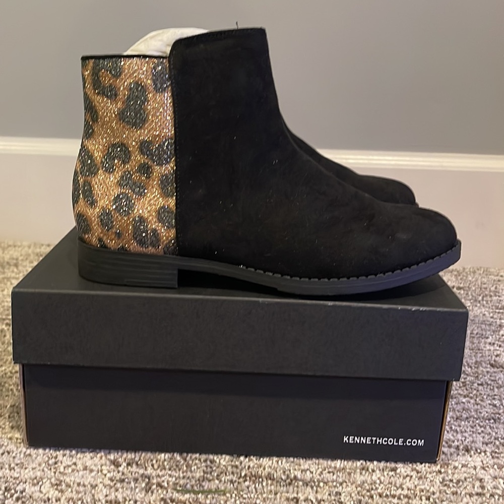 Kenneth Cole girls black booties with sparkle leopard